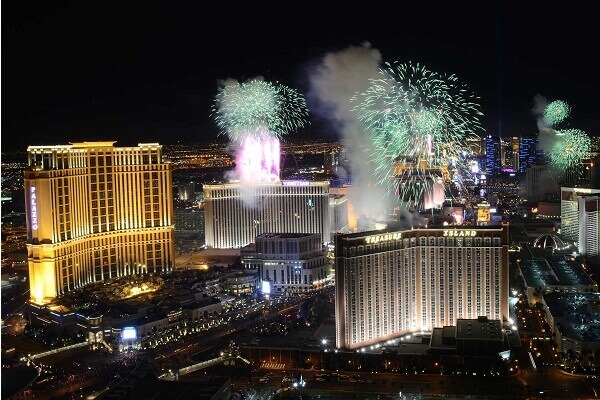 best nye fireworks view from the trump hotel las vegas1